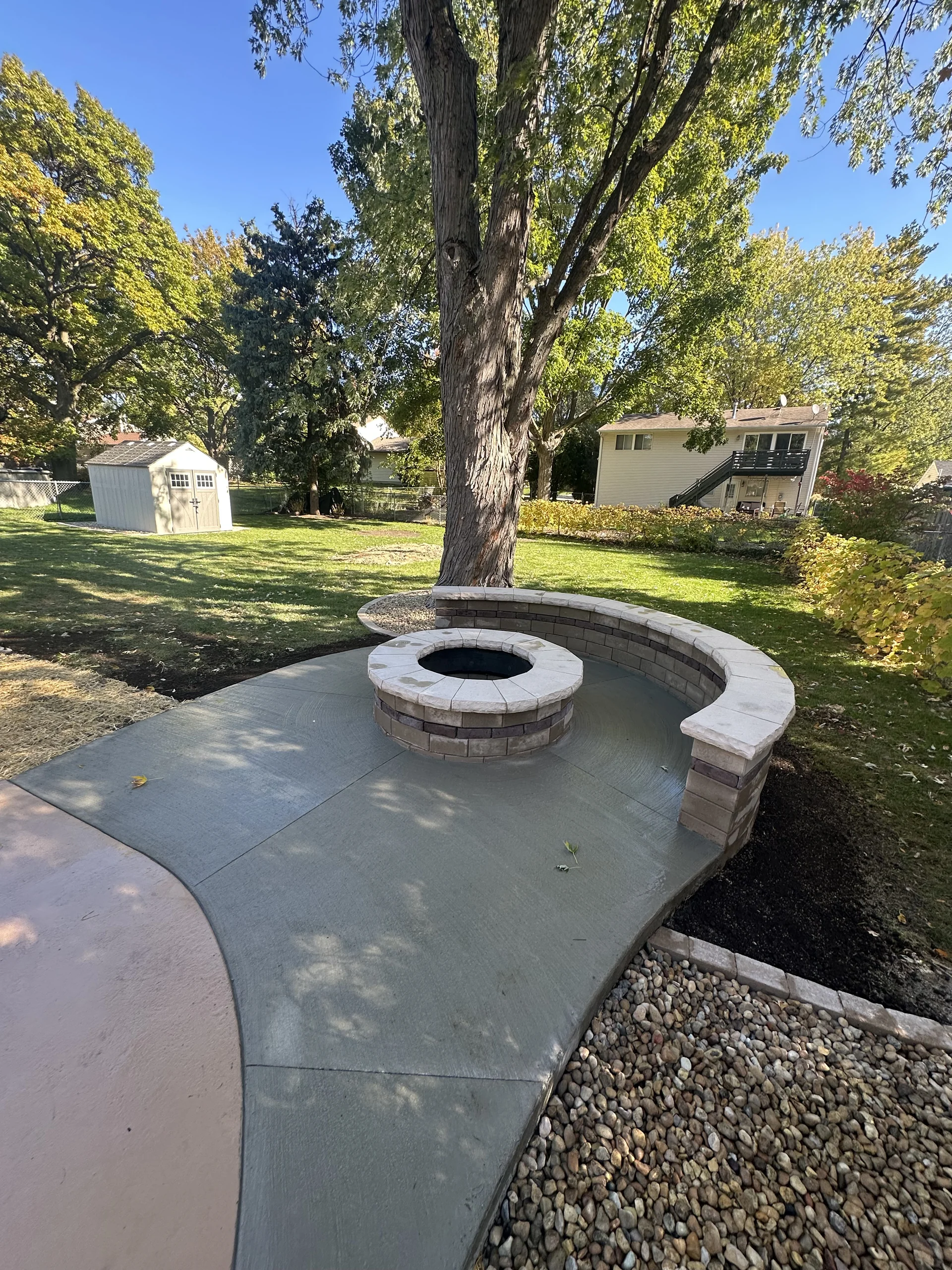 patio seating wall contractor